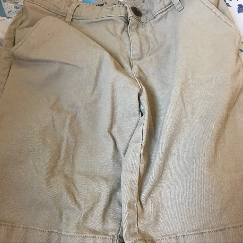 Bundle 2 old navy kids Bermuda slim and Bermuda stretch khaki shorts